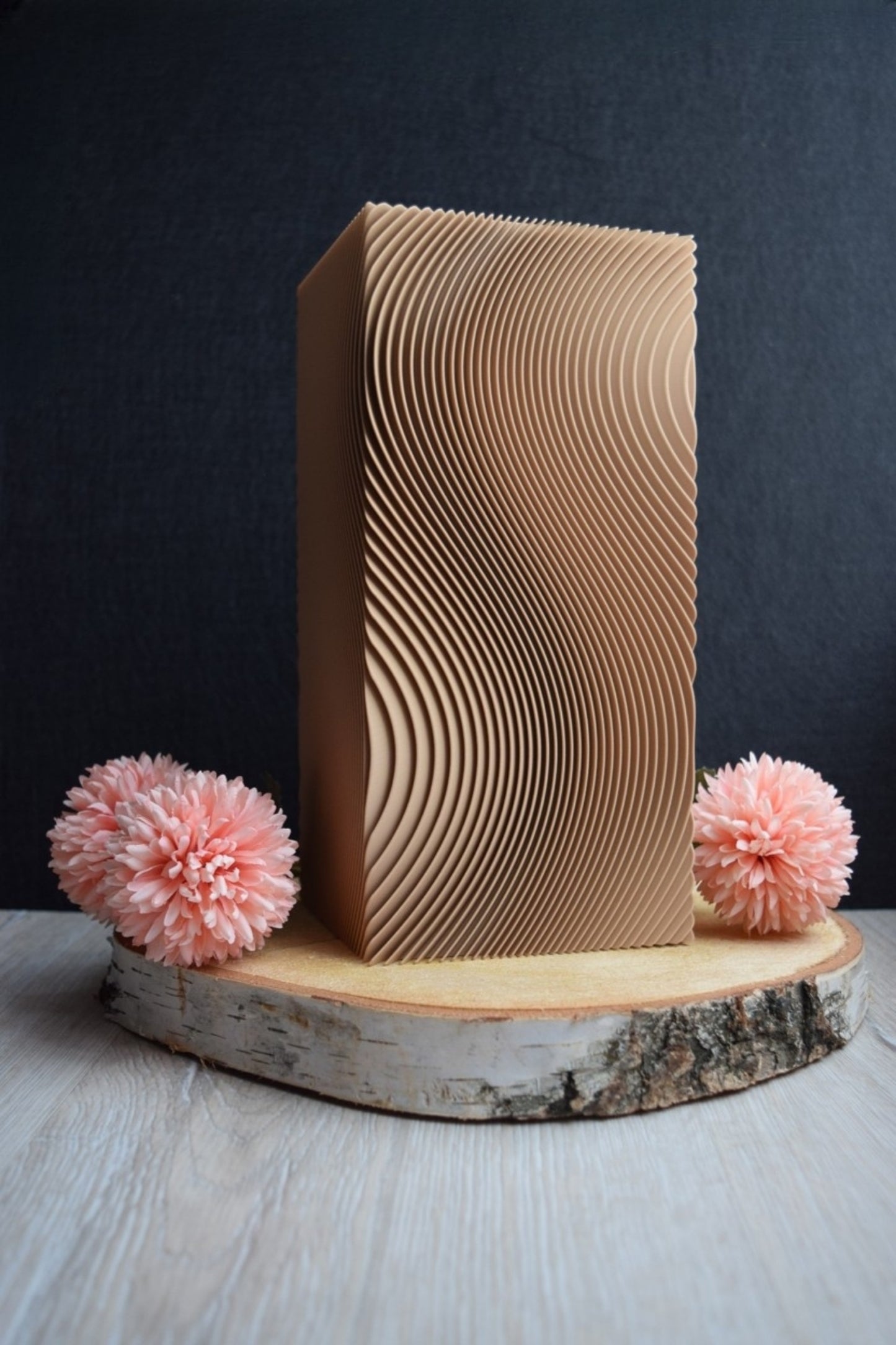 Aria Vase / fließende Wellenstruktur