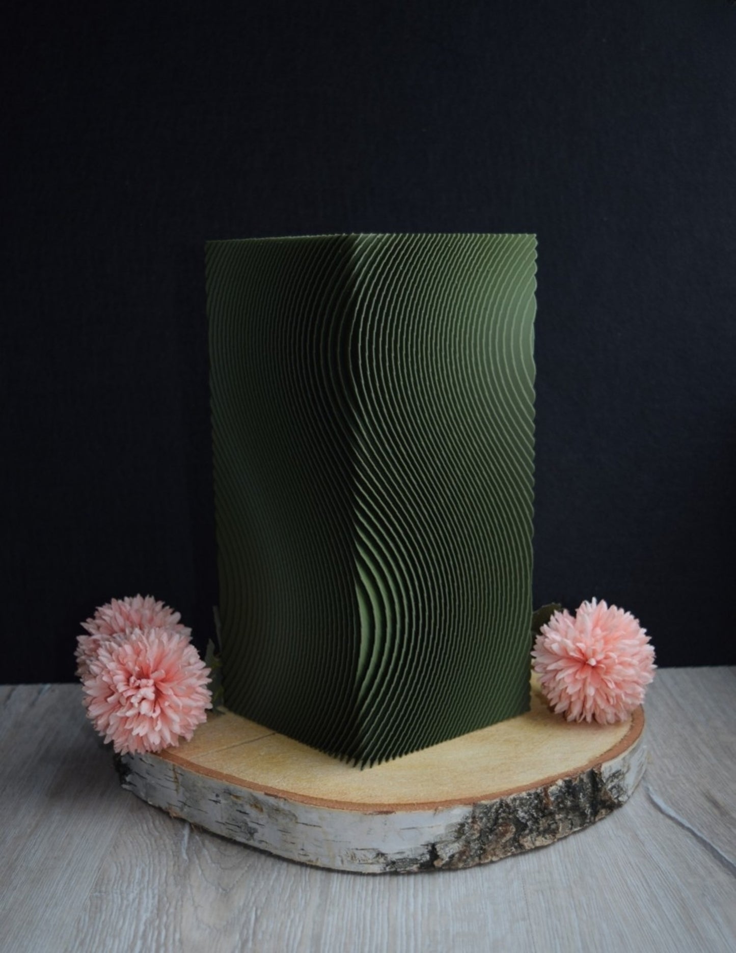 Aria Vase / fließende Wellenstruktur
